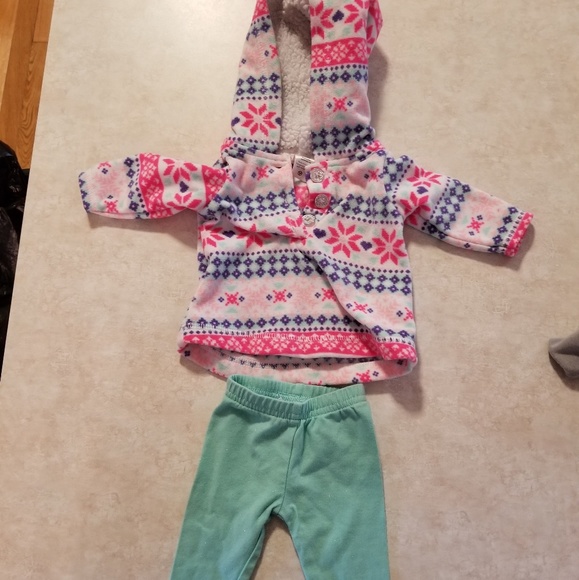 💙BUNDLE DEAL Carters Newborn clothes💜 - Picture 4 of 4